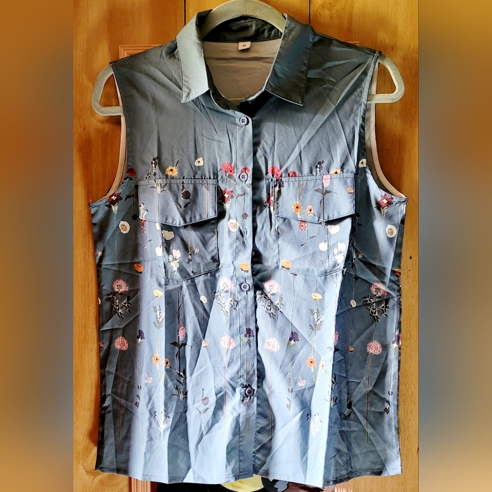 BN without womens sleeveless blouse size medium